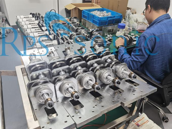 30Khz Rapid Steel 800W Ultrasonic Welding Sonotrode For Sewing Machine 1